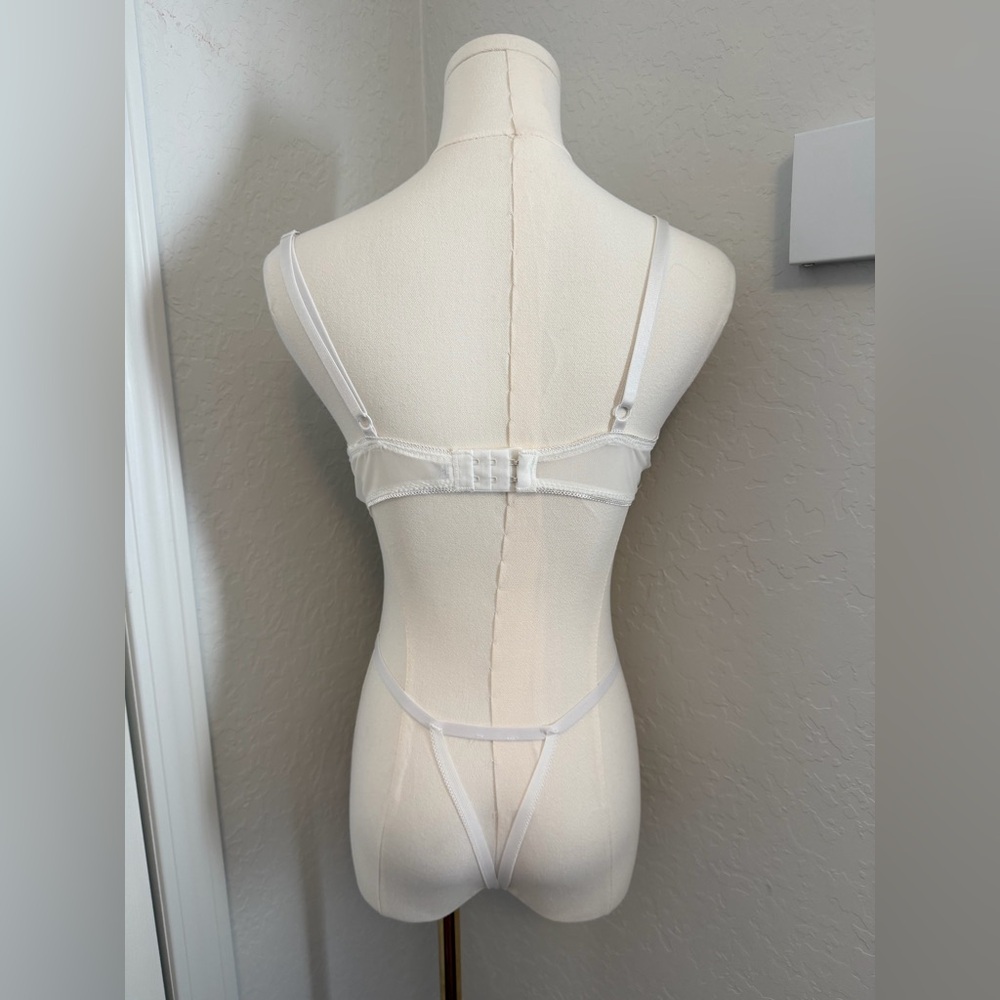 NWOT Elegant White Lace Lingerie Set - Picture 3 of 3